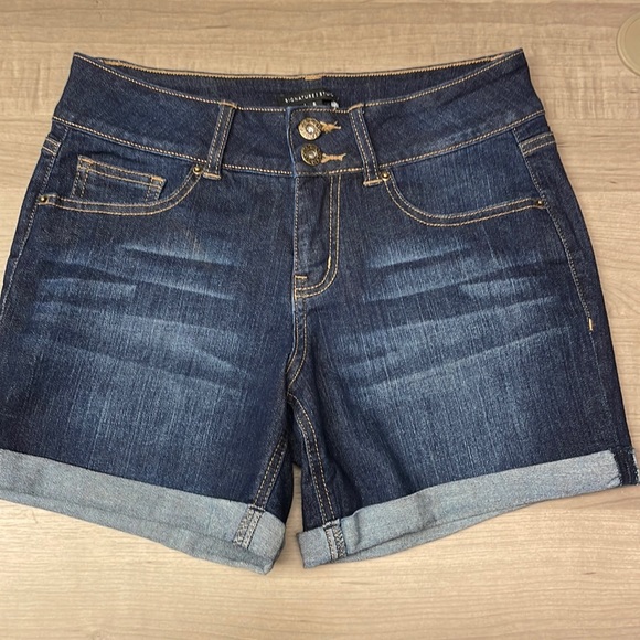 Signature Studio Denim Shorts Nwot 